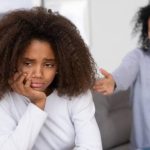 Estudo Revela: Críticas dos Pais Afetam Mais os Adolescentes Depressivos do que Elogios